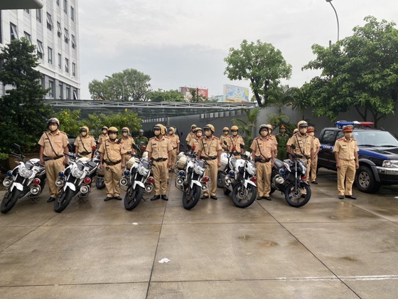 HCMC Police launch safety insurance campaigns during holidays, 31st SEA Games ảnh 6