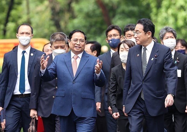 PM Pham Minh Chinh hosts welcoming ceremony for Japanese counterpart ảnh 3