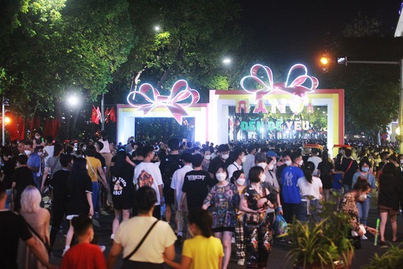 Tourist sector revives with record of 5 mln domestic visitors during holidays