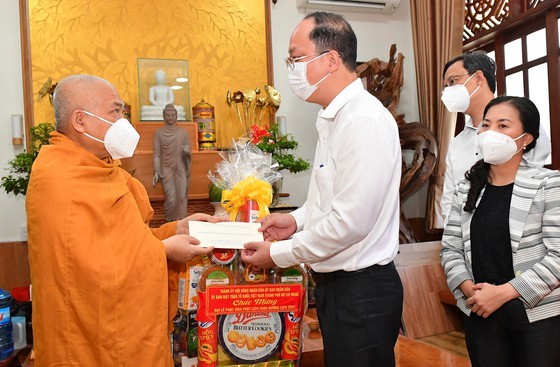 City leaders extend congratulations on Vesak Day 2022 ảnh 3