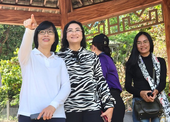 HCMC delegation surveys tourism potentiality at Kon Ka Kinh National Park ảnh 3