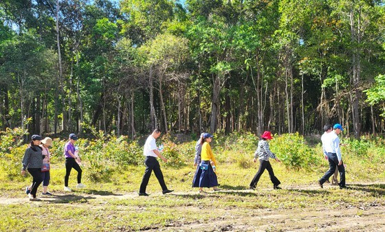 HCMC delegation surveys tourism potentiality at Kon Ka Kinh National Park ảnh 4
