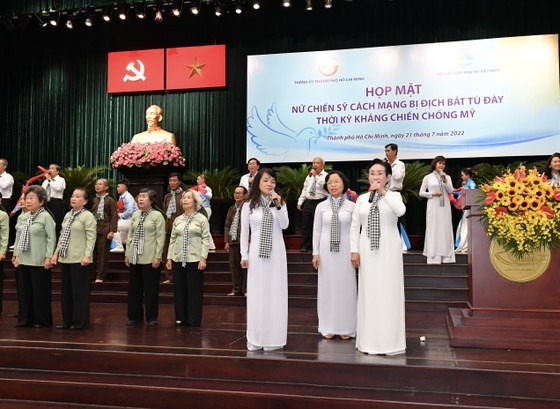 HCMC extends gratitude for revolutionary female soldiers’ sacrifices ảnh 5