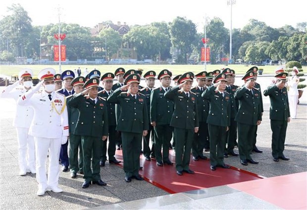 Party, State leaders pay homage to martyrs ảnh 2