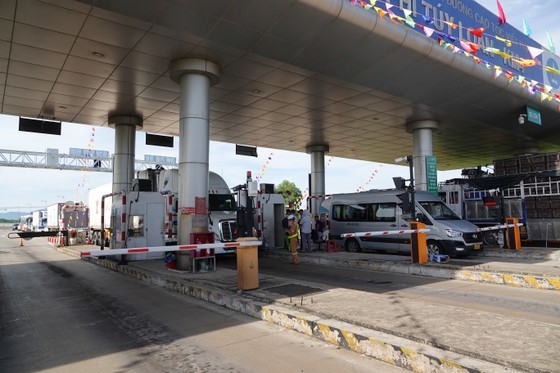 ETC system error causes congestion on Da Nang- Quang Ngai expressway   ảnh 1