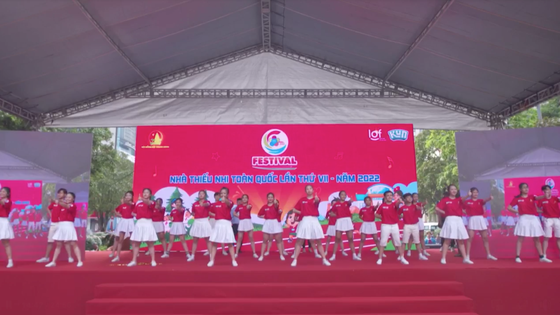 Flash mob performance by 3,000 children sets Vietnamese record ảnh 3