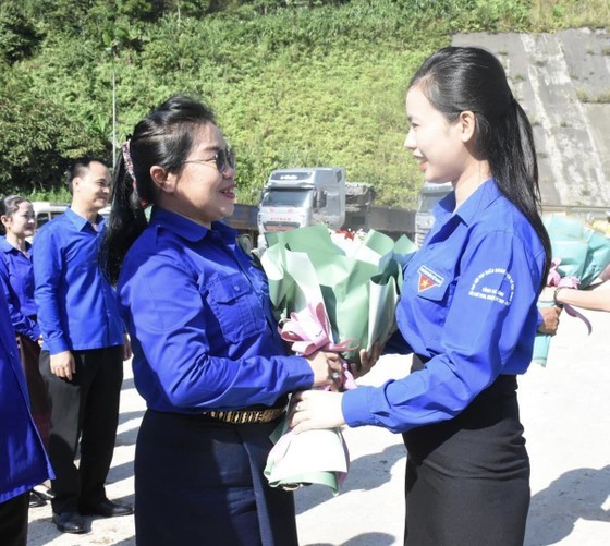 Laotian delegation joins Vietnam-Laos Youth Friendship Meeting ảnh 12