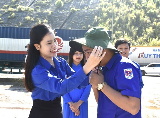 Laotian delegation joins Vietnam-Laos Youth Friendship Meeting ảnh 13