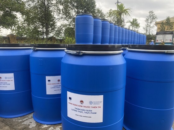 Central localities take urgent measures to prepare for arrival of typhoon Noru  ảnh 9