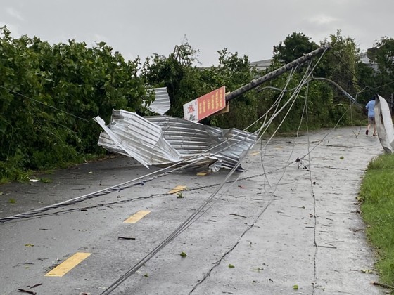 Noru devastates Central Vietnam, forecast to downgrade into tropical depression  ảnh 2