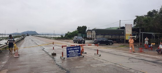 Ha Tinh Province bans vehicles from traveling through National Highway No.1 ảnh 8
