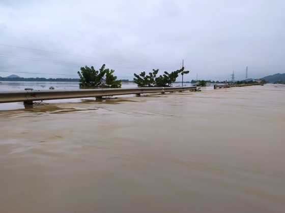 Ha Tinh Province bans vehicles from traveling through National Highway No.1 ảnh 11