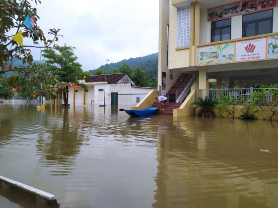 Ha Tinh Province bans vehicles from traveling through National Highway No.1 ảnh 6