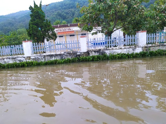 Ha Tinh Province bans vehicles from traveling through National Highway No.1 ảnh 1