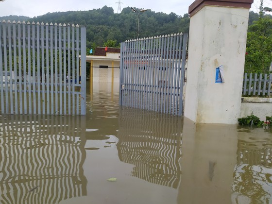 Ha Tinh Province bans vehicles from traveling through National Highway No.1 ảnh 16