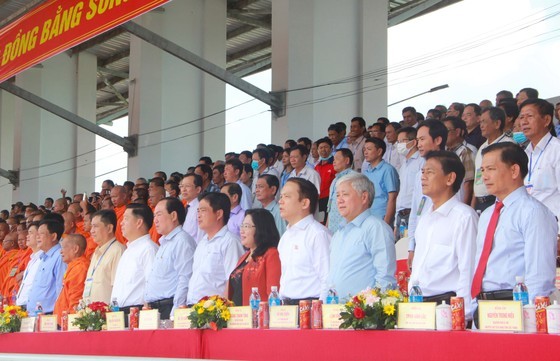 5th ‘Ngo’ Boat Race opens in Soc Trang Province ảnh 1