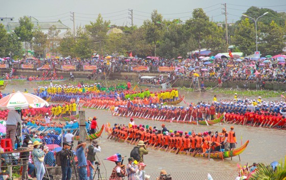 5th ‘Ngo’ Boat Race opens in Soc Trang Province ảnh 4
