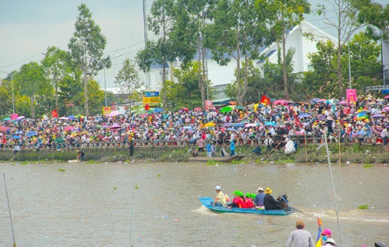 5th ‘Ngo’ Boat Race opens in Soc Trang Province ảnh 5