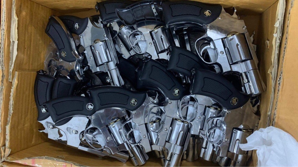 HCMC busts large-scale weapons, explosives trafficking ring ảnh 1