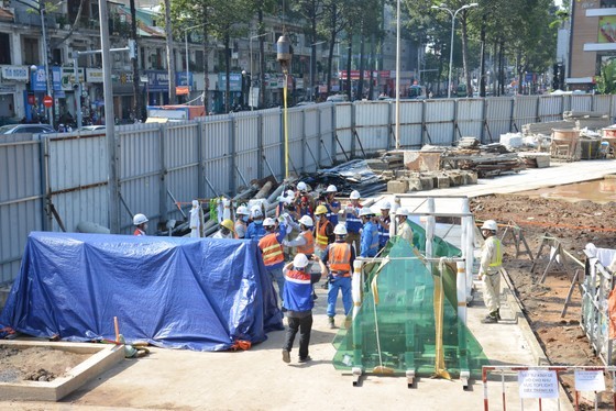 Overview of toplight at Ben Thanh terminal under Metro Line No.1 ảnh 6