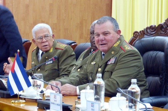 Vietnam, Cuba boost cooperation, experience sharing in political, military works ảnh 6
