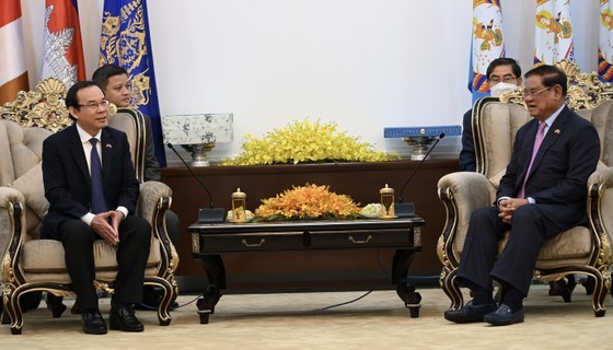 Secretary Nen expressed his pleasure at visiting and working in Cambodia on the occasion of the Vietnam - Cambodia Friendship Year 2022 and the 55th anniversary of the Vietnam- Cambodia diplomatic relationship (1967-2022). Secretary of the Ho Chi Minh City Party Committee Nguyen Van Nen congratulated the great achievements that the country and people of Cambodia have gained during the passing time. (Photo: Van Minh)