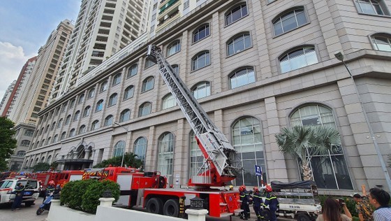 Ladder trucks take trapped people out from the upper floors