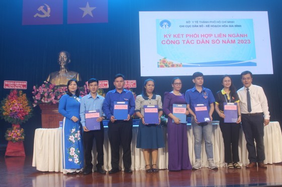 The General Department of Population and Family Planning and units signed an inter-sector collaboration agreement to implement the population works in 2023.