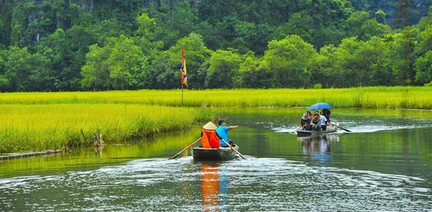 Tourists visit Tam Coc in Ninh Binh province (Photo: VNA) Tourists visit Tam Coc in Ninh Binh province (Photo: VNA)