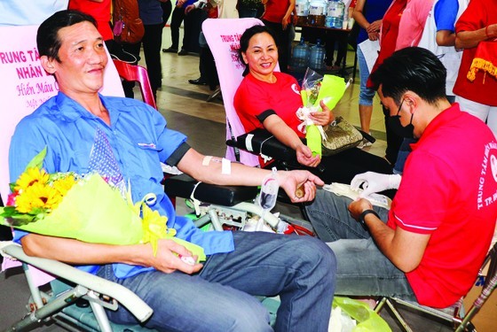 Many people donate blood on January 4.
