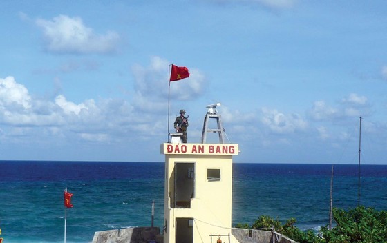 An Bang lighthouse has a height of 24.9 meters (Photo: Tran Binh)