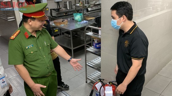 The Ho Chi Minh city Firefighting Police inspect fire prevention and fighting work at Tan Son Nhat Airport on January 1, 2023 (Photo: Chi Thach)