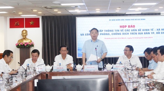 Vice Chairman of Ho Chi Minh City People's Committee Duong Anh Duc chairs at the press conference. (Photo: Ngo Binh) Vice Chairman of Ho Chi Minh City People's Committee Duong Anh Duc chairs at the press conference. (Photo: Ngo Binh)