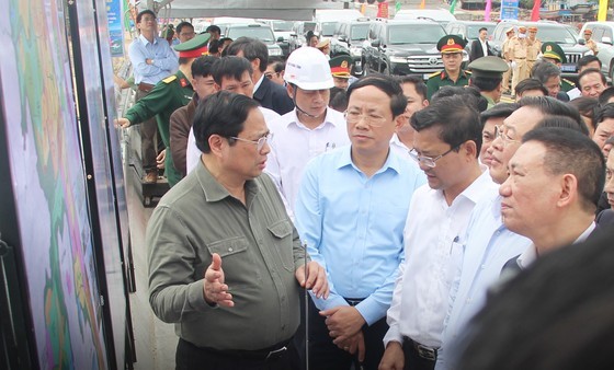 Prime Minister Pham Minh Chinh directs Binh Dinh to focus on completing the component projects of the coastal road.