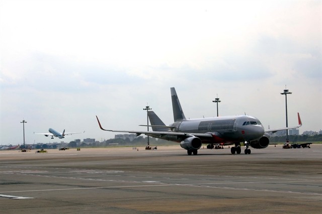 An airplane lands in Tan Son Nhat International Airport in Ho Chi Minh City. (Photo: VNA) An airplane lands in Tan Son Nhat International Airport in Ho Chi Minh City. (Photo: VNA)