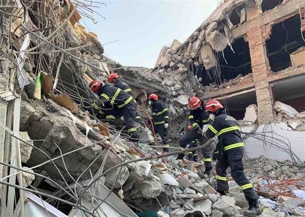 The disaster has left approximately 6,500 buildings collapsed, at least over 21,000 people dead, and hundreds of thousands others homeless. (Photo: VNA)