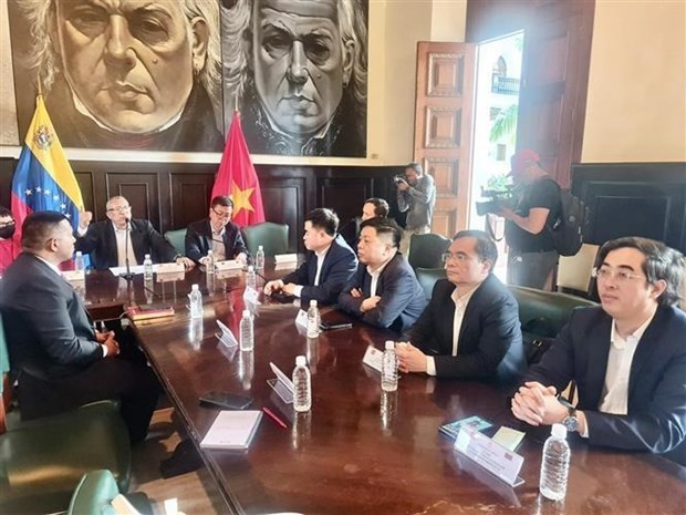 At the working session with the Venezuela - Vietnam Friendship Parliamentarians Group (Photo: VNA)
