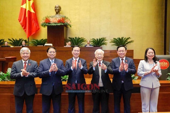 Leaders of the Party and State congratulate new State President Vo Van Thuong. (Photo: Viet Chung)