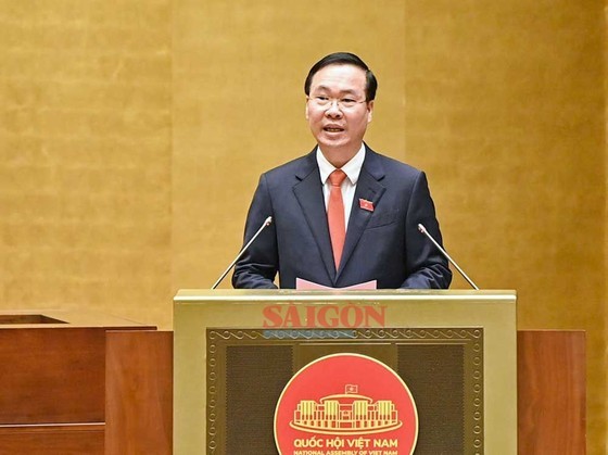 Newly-elected State President Vo Van Thuong speaks at the ceremony.