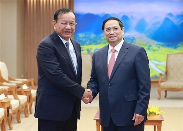 PM Pham Minh Chinh (R) and Cambodian Deputy PM and Foreign Minister Prak Sokhonn at their meeting in Hanoi on March 21 (Photo: VNA) PM Pham Minh Chinh (R) and Cambodian Deputy PM and Foreign Minister Prak Sokhonn at their meeting in Hanoi on March 21 (Photo: VNA)