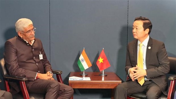 Deputy Prime Minister Tran Hong Ha and Indian Minister Gajendra Singh Shekhawat (Photo: VNA)