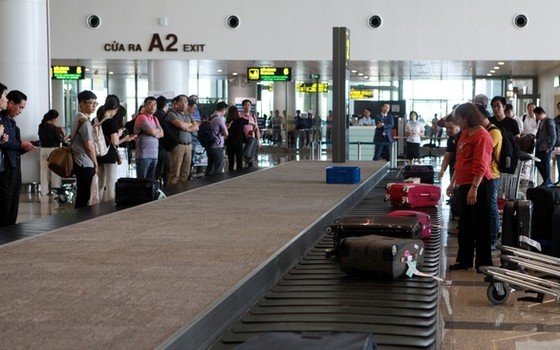 At the luggage conveyor belt (Illustrative photo)