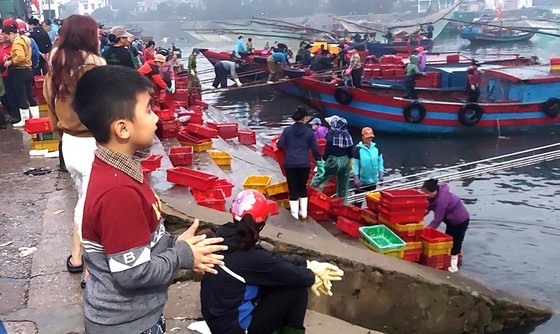 Children are eager following their parents to the market