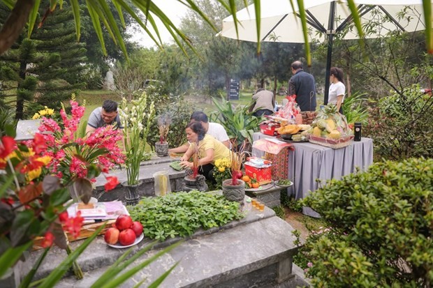Thanh Minh is a time for family members to visit their deceased relatives' resting places. (Photo: VNA)