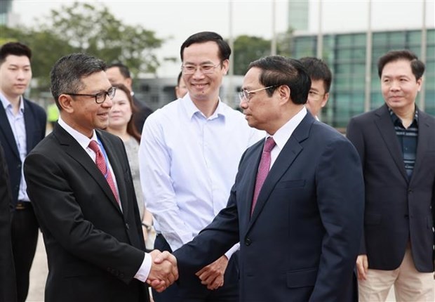 Indonesian Ambassador to Vietnam Denny Abdi sees off PM Pham Minh Chinh (Photo: VNA)