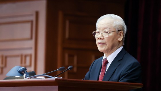 Party General Secretary Nguyen Phu Trong delivers the closing speech of the 13th Party Central Committee's mid-term meeting on May 17. (Photo: Viet Chung)