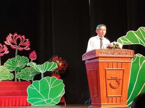 Deputy Director of Ho Chi Minh City Department of Education and Training Duong Tri Dung highly appreciates the achievements of the education and training sector of District 1.