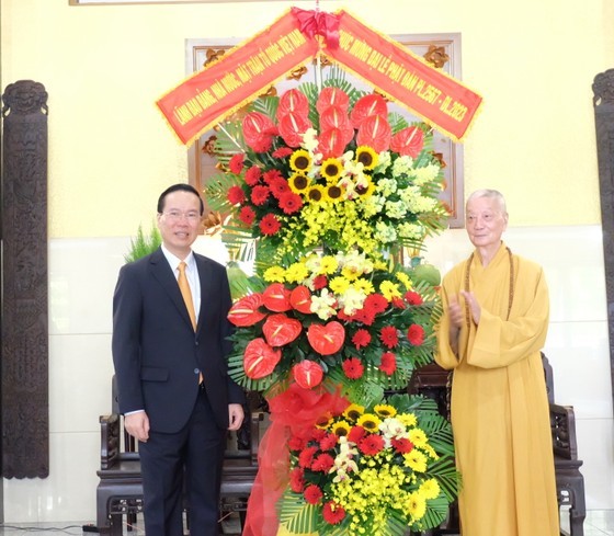 President Vo Van Thuong visited and congratulated Most Venerable Thich Tri Quang. (Photo: Thu Huong) President Vo Van Thuong visited and congratulated Most Venerable Thich Tri Quang. (Photo: Thu Huong)