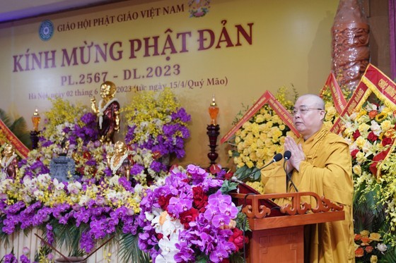 Most Venerable Thich Thanh Nhieu, Standing Deputy Chairman of the Vietnam Buddhist Sangha (VBS)'s Executive Council reads the Message of the Patriarch of the Patronage Council of the Vietnam Buddhist Sangha.