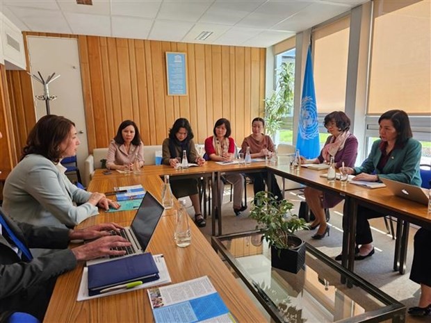 A working session between VWU delegation and Chairperson of the UNESCO's Executive Board Tamara Rastovac Siamashvili. (Photo: VNA) A working session between VWU delegation and Chairperson of the UNESCO's Executive Board Tamara Rastovac Siamashvili. (Photo: VNA)